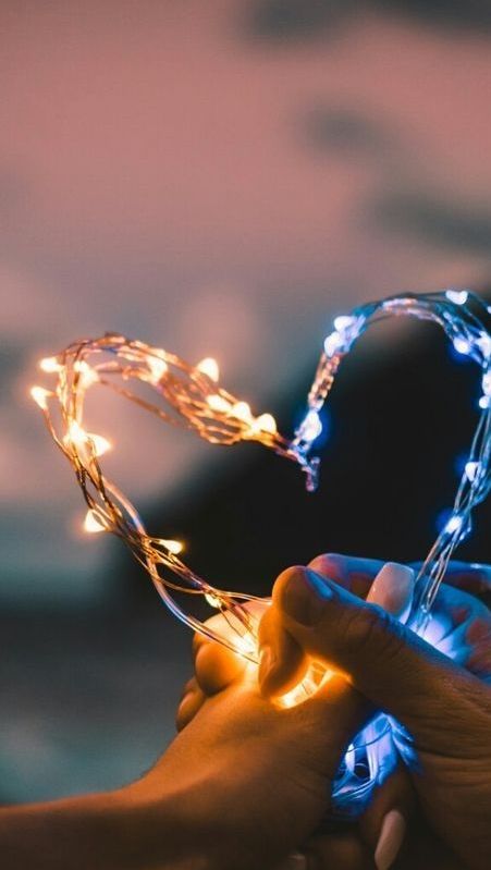 Oče, ki ljubi: PO 2–3 INKARNACIJAH SE PORAVNA KARMA Z OSEBAMI, KI SO NAŠE SORODNE IN KARMIČNE DUŠE, ZATO SE NE IŠČEMO VEČ - S SVOJIM DUŠNIM PAROM SE VEDNO IŠČEMO. (Foto: Pinterest)